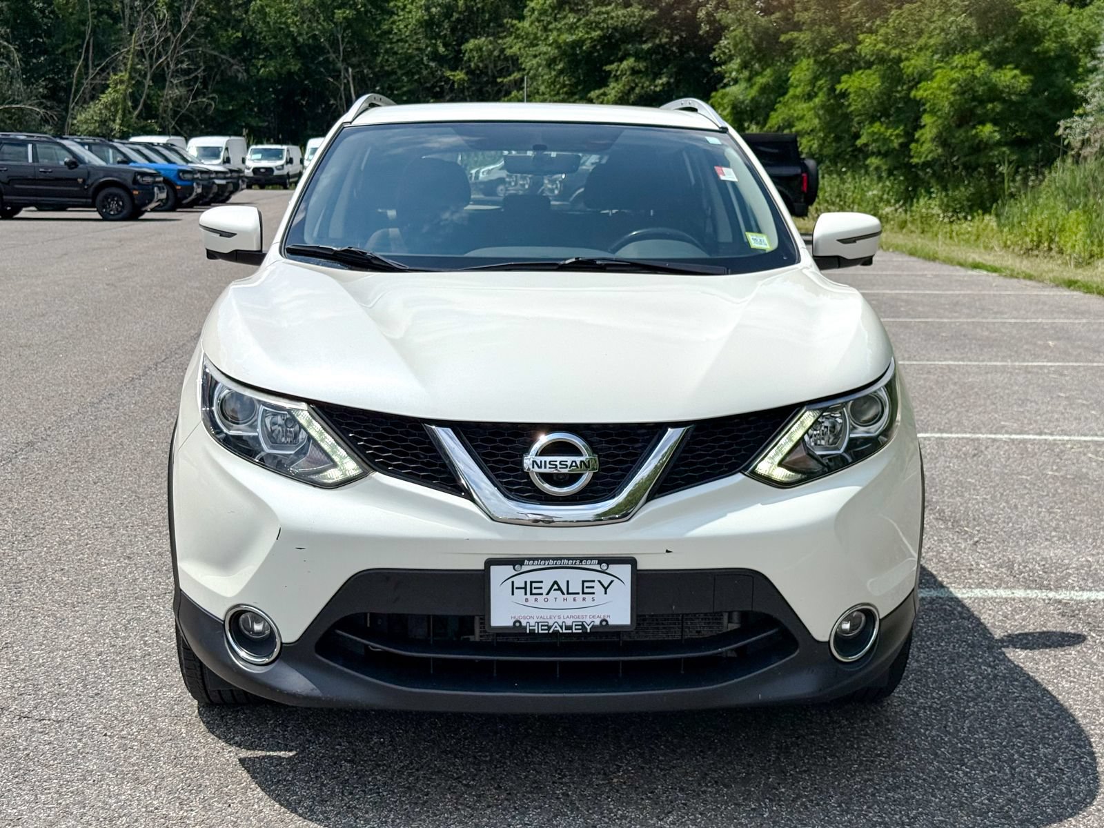 Used 2017 Nissan Rogue Sport SV w/ SV Premium Package AWD/4WD image 2