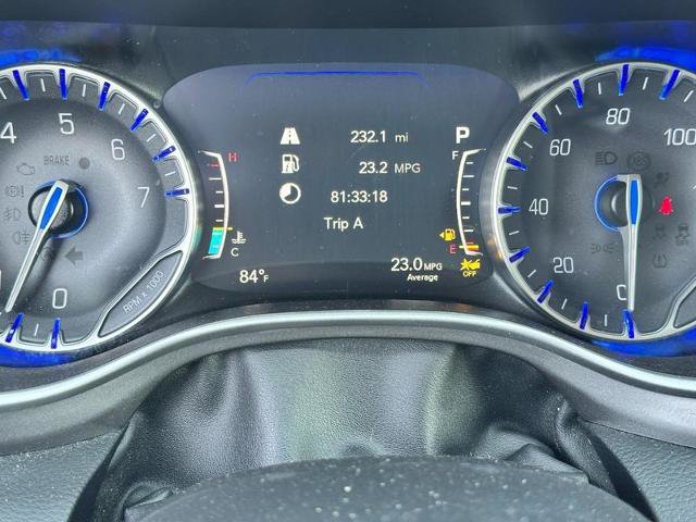Used 2024 Chrysler Pacifica Touring-L FWD image 22