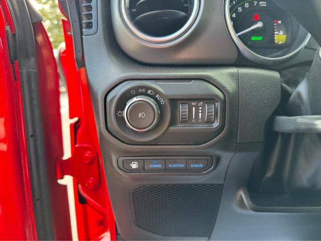 Used 2022 Jeep Wrangler Unlimited Rubicon 4xe AWD/4WD image 15