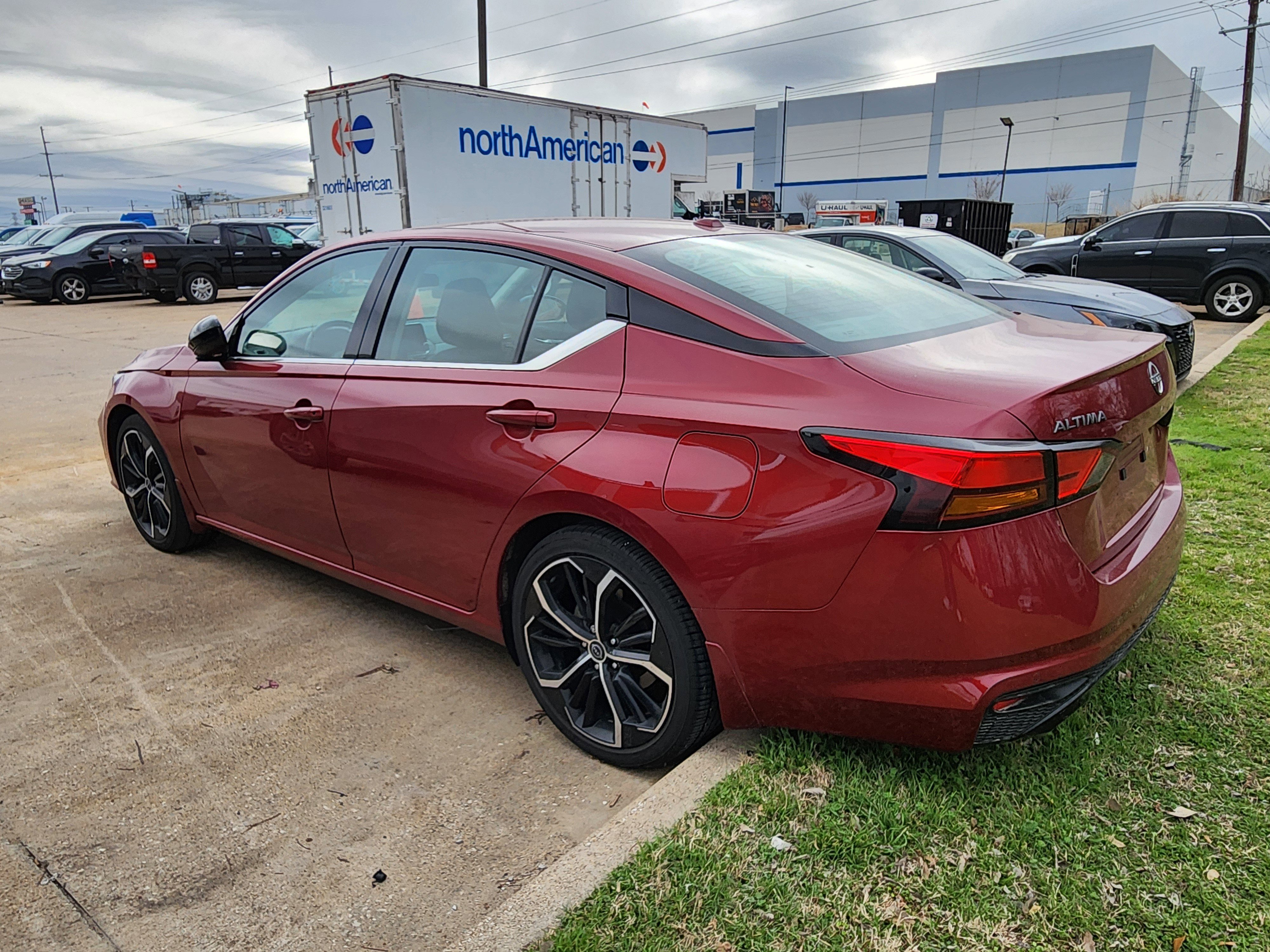Used 2024 Nissan Altima 2.5 SR image 3