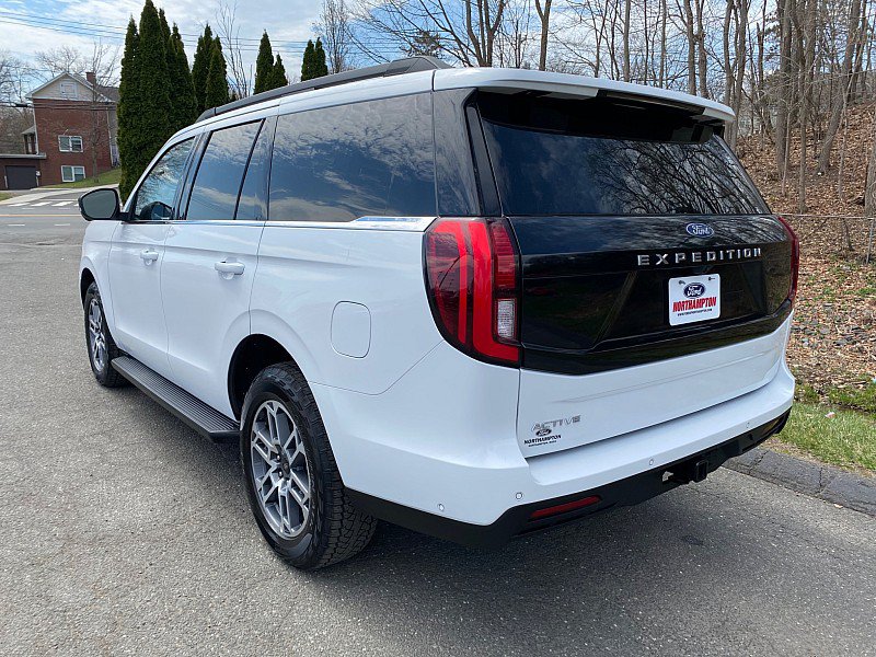 Certified 2025 Ford Expedition Active AWD/4WD image 6