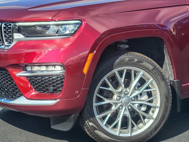Used 2025 Jeep Grand Cherokee Summit w/ Luxury Tech Group V image 9
