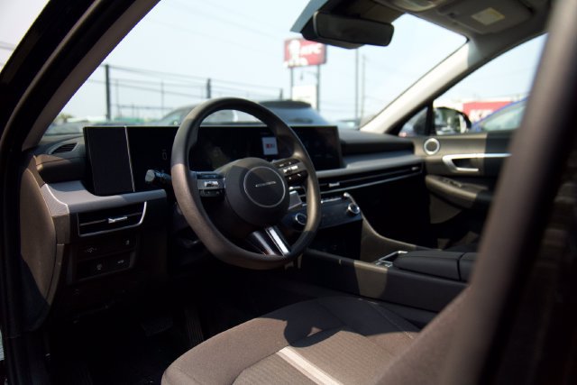 Used 2025 Hyundai Sonata SEL FWD image 12