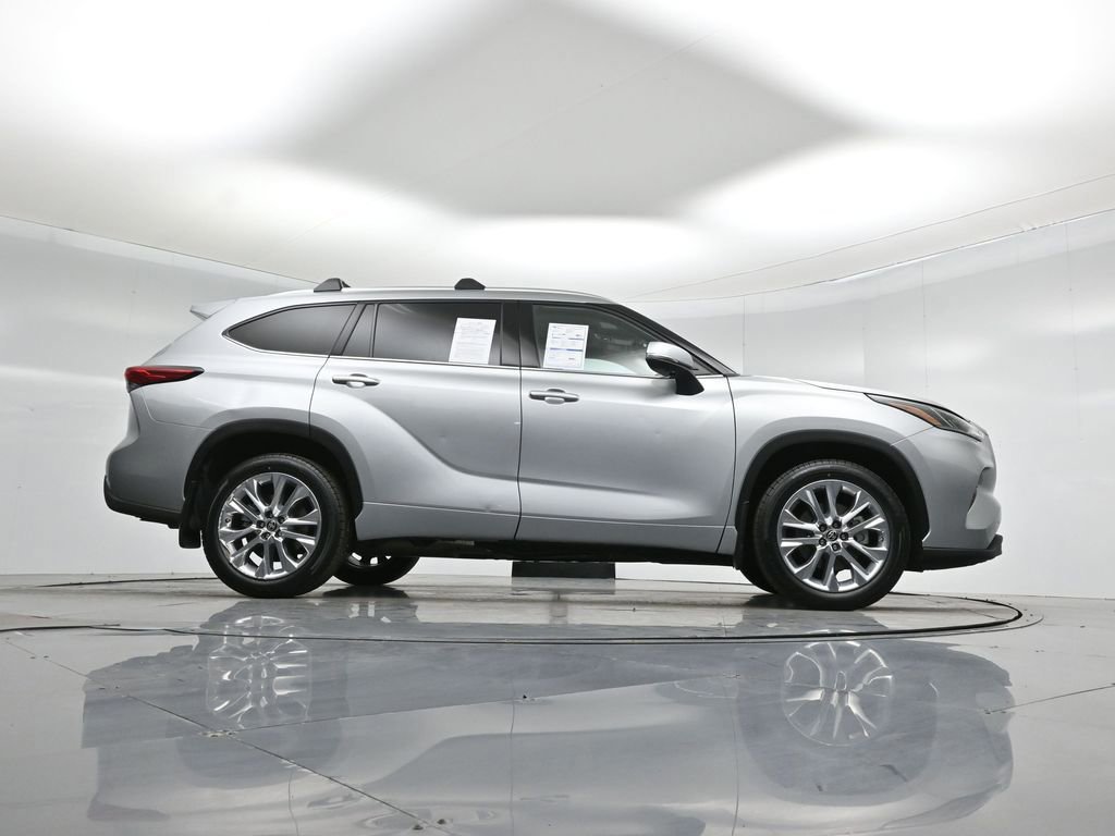 Used 2022 Toyota Highlander Limited image 9