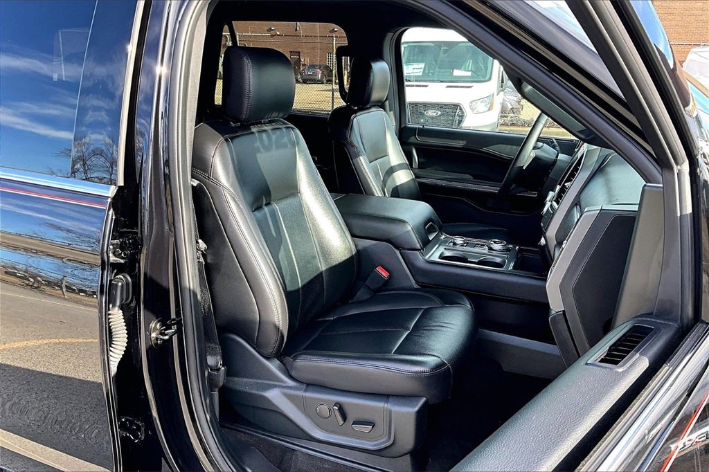 Certified 2020 Ford Expedition XLT w/ Equipment Group 202A image 7
