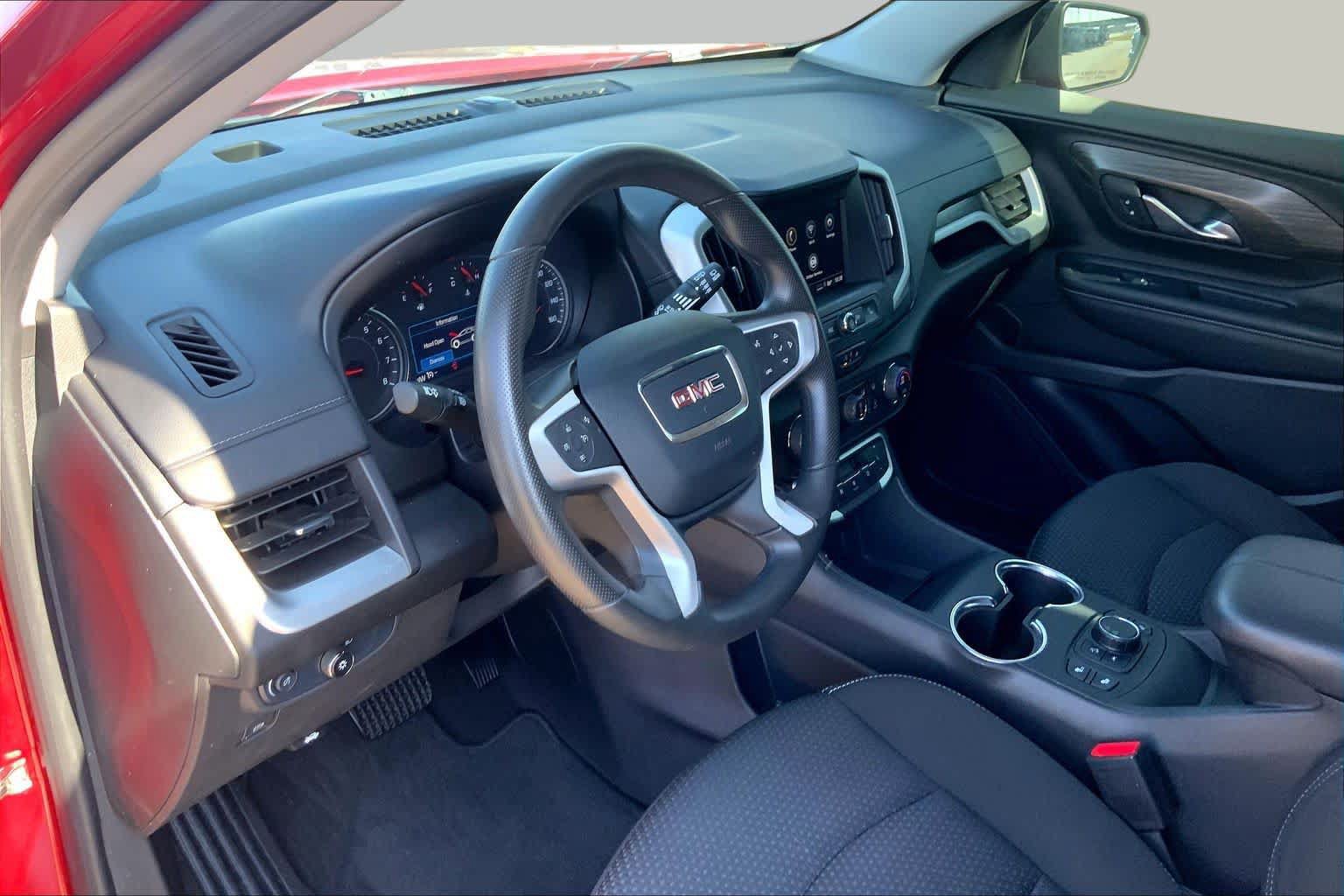 Used 2024 GMC Terrain SLE w/ Driver Convenience Package FWD image 18