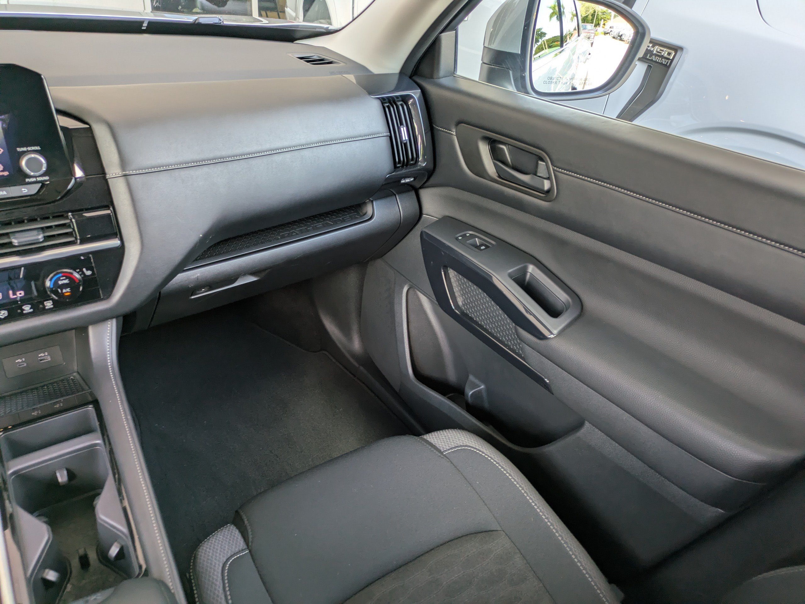 Used 2025 Nissan Pathfinder SV AWD/4WD image 19