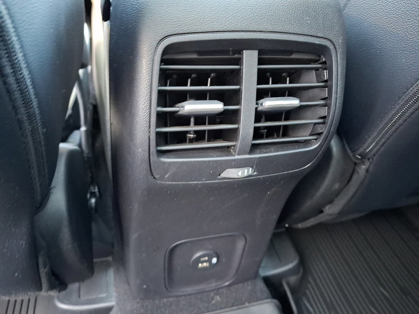 Certified 2022 Ford Escape Titanium w/ Class II Trailer Tow Package image 13