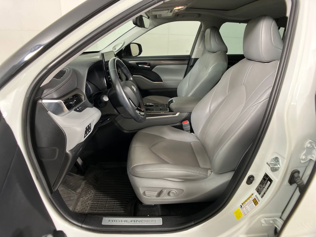 Used 2021 Toyota Highlander Limited image 28