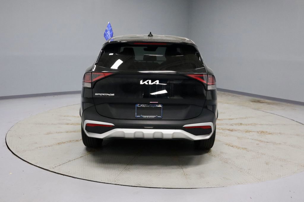 Used 2025 Kia Sportage EX FWD image 4