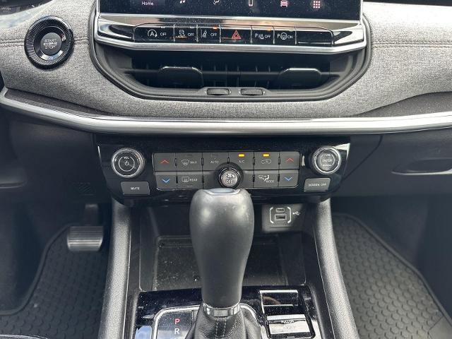 Used 2023 Jeep Compass Latitude w/ Sun and Sound Group AWD/4WD image 29