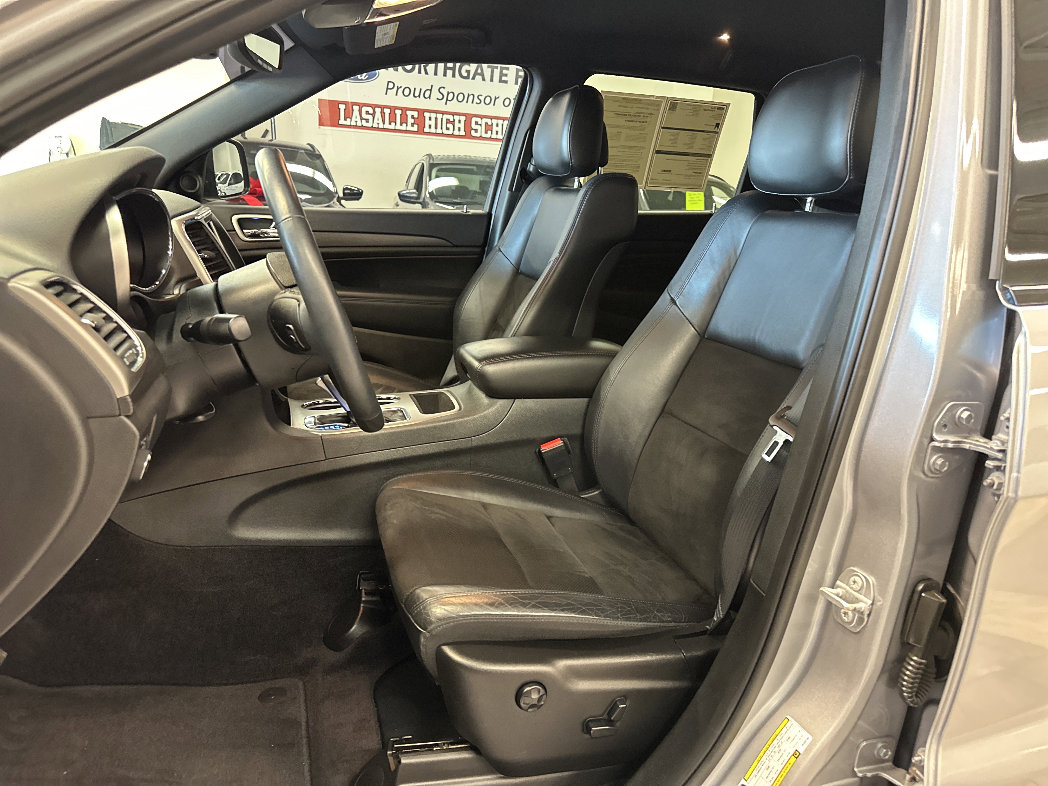 Used 2018 Jeep Grand Cherokee Altitude image 4