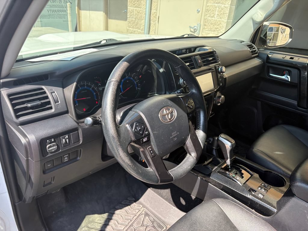 Used 2018 Toyota 4Runner SR5 AWD/4WD image 19