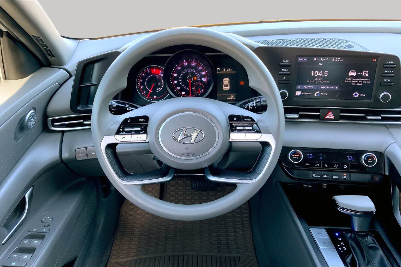 Used 2022 Hyundai Elantra SEL w/ Cargo Package FWD image 5