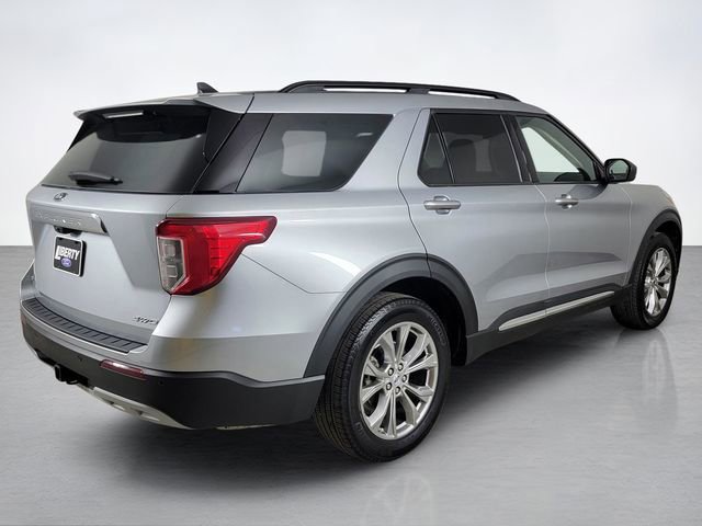 Certified 2023 Ford Explorer XLT w/ Equipment Group 202A AWD/4WD image 3