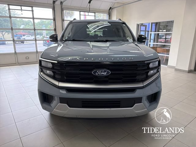 Certified 2025 Ford Expedition Platinum w/ Driver's Package AWD/4WD image 3