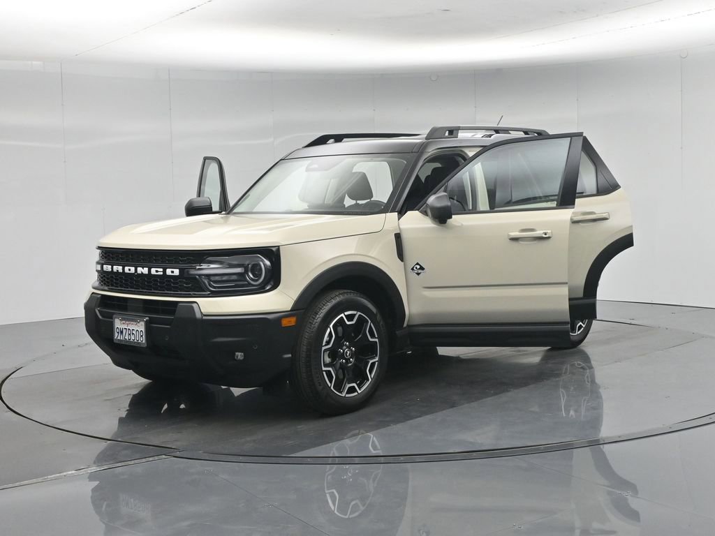Certified 2025 Ford Bronco Sport Outer Banks w/ Outer Banks Tech Package+ AWD/4WD image 32