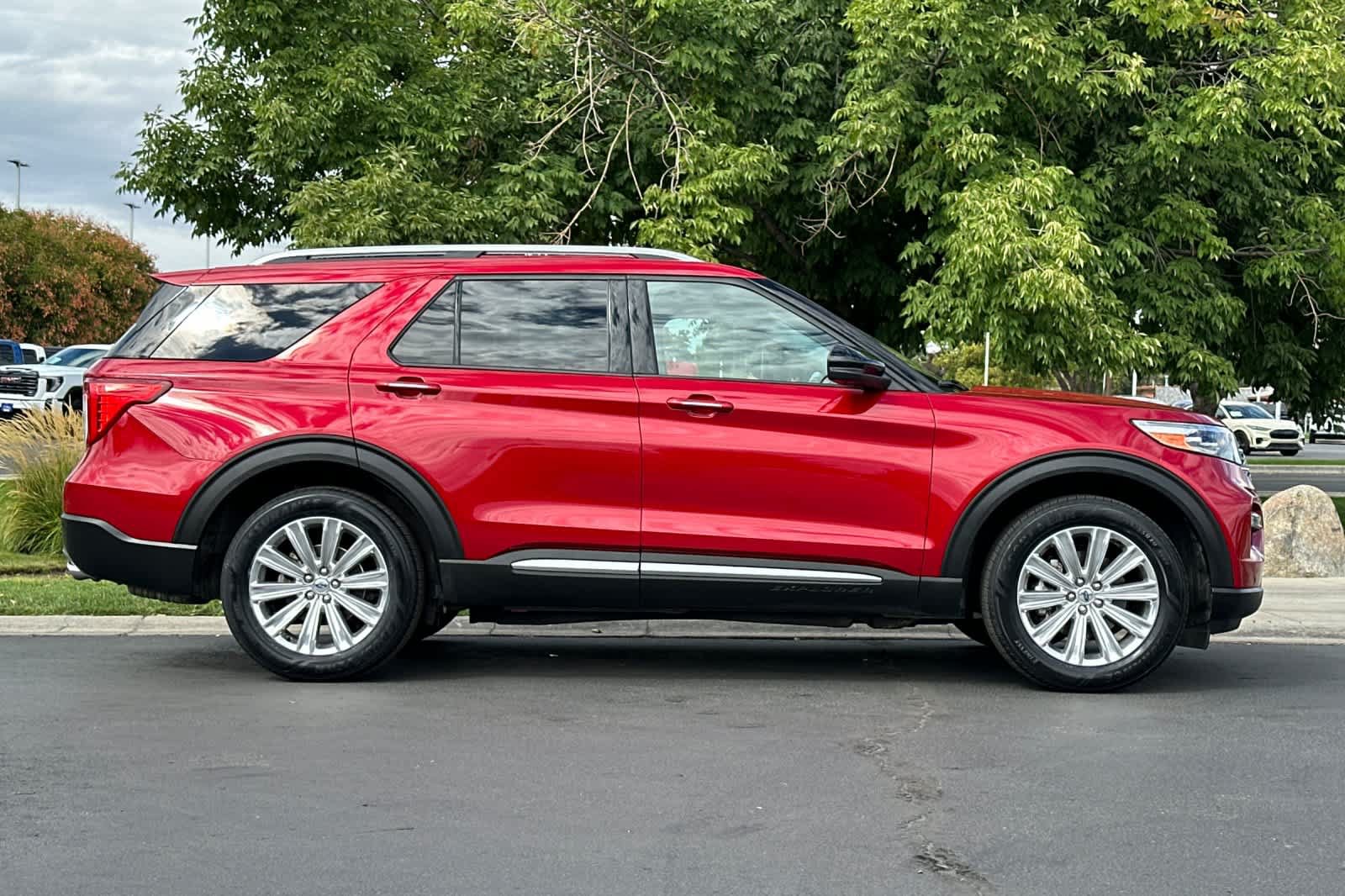 Certified 2022 Ford Explorer Limited w/ Equipment Group 301A AWD/4WD image 8