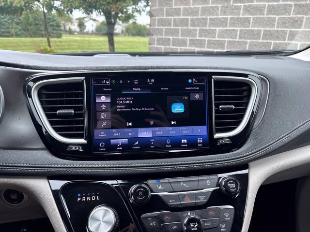 Used 2024 Chrysler Pacifica Limited FWD image 21