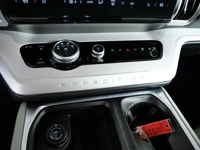Certified 2025 Ford Expedition Active AWD/4WD image 24