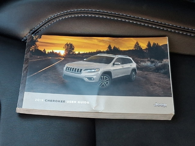 Used 2019 Jeep Cherokee Latitude Plus w/ Cold Weather Group AWD/4WD image 28