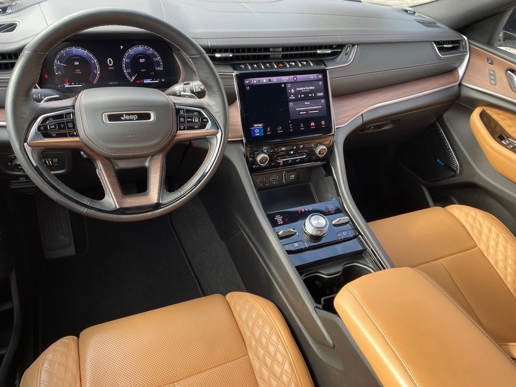 Used 2022 Jeep Grand Cherokee Summit w/ Luxury Tech Group V image 14