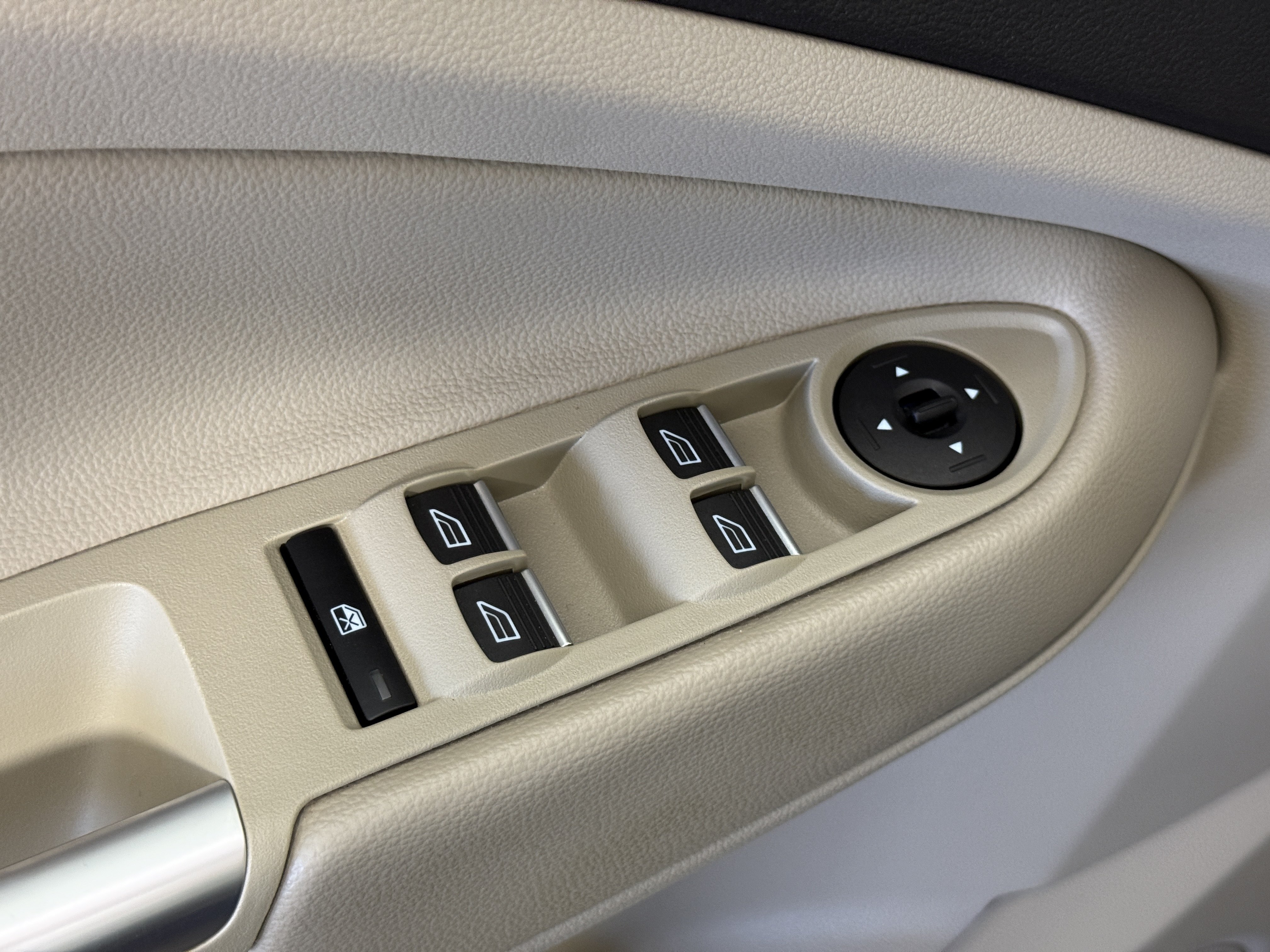 Certified 2019 Ford Escape SEL FWD image 15