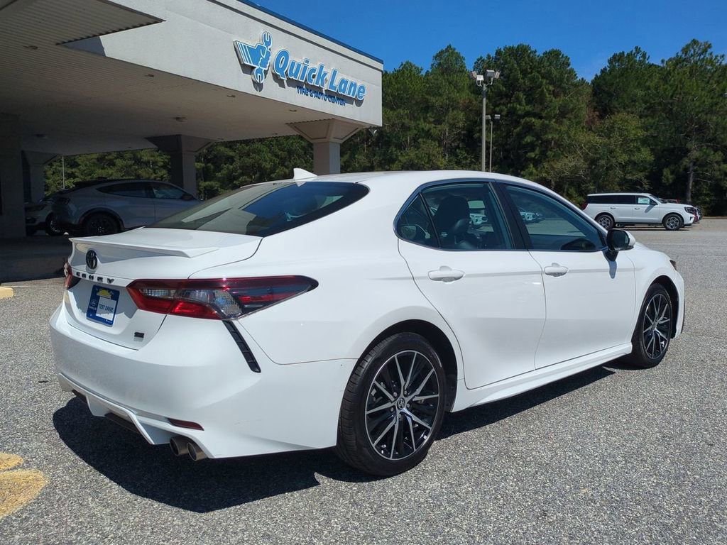 Used 2023 Toyota Camry SE image 5