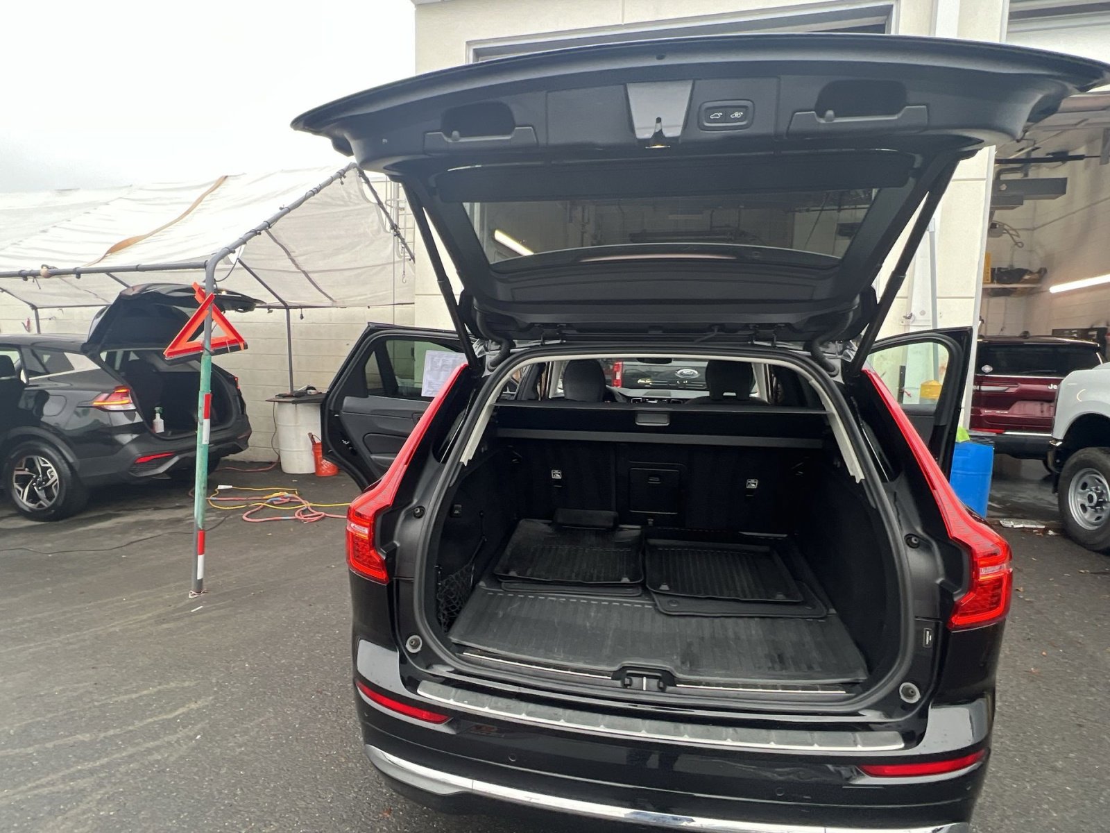 Used 2023 Volvo XC60 T8 Plus w/ Protection Package Premier image 26