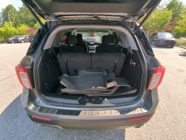 Certified 2022 Ford Explorer XLT w/ Equipment Group 202A RWD image 32