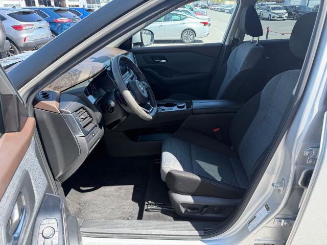 Used 2023 Nissan Rogue SV AWD/4WD image 11