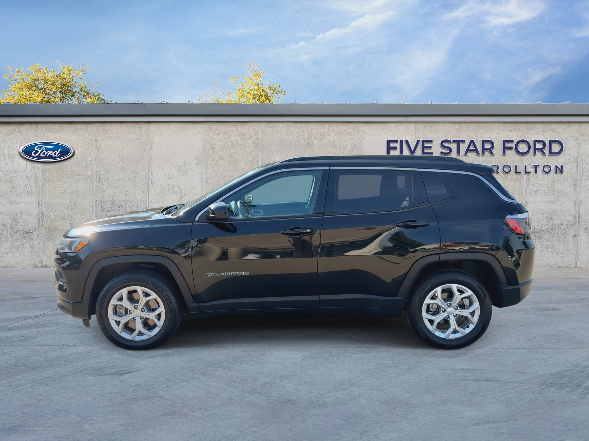 Used 2024 Jeep Compass Latitude AWD/4WD image 5