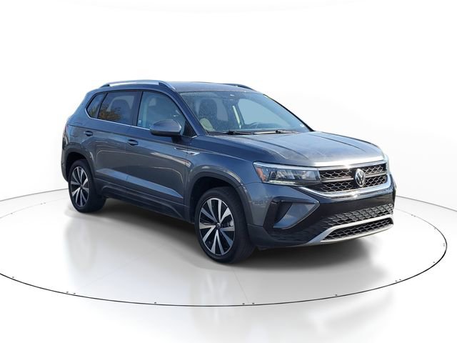 Used 2024 Volkswagen Taos SE FWD image 2