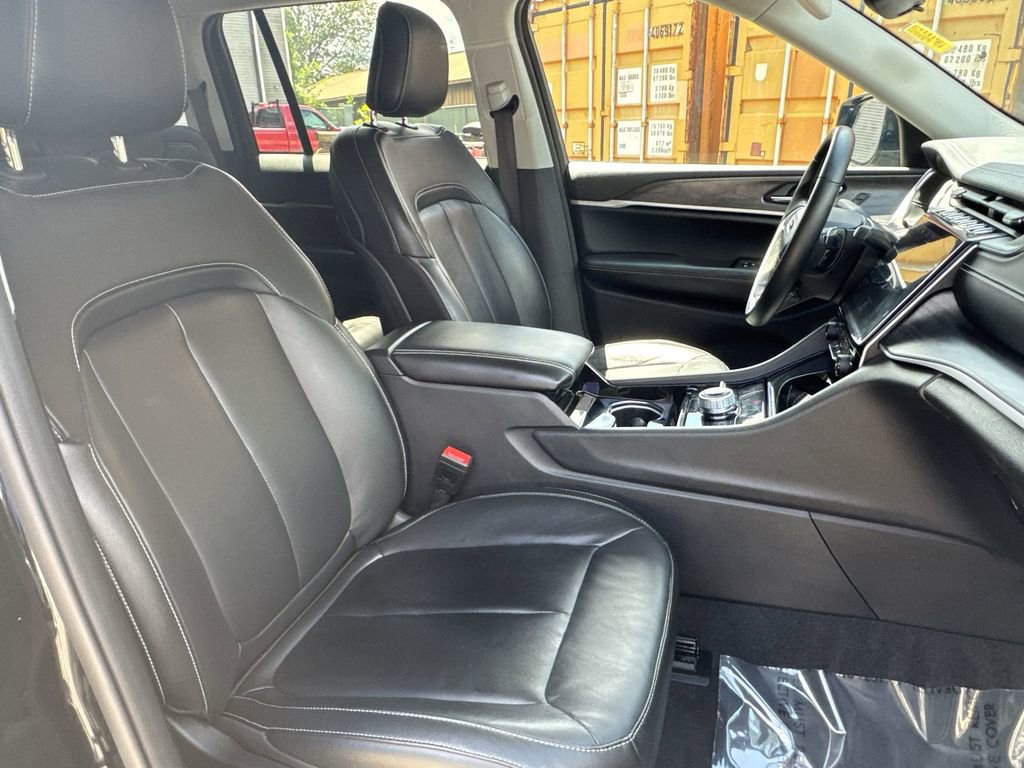 Used 2022 Jeep Grand Cherokee Limited image 25