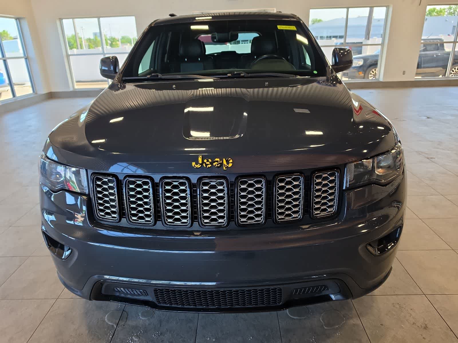 Used 2018 Jeep Grand Cherokee Altitude AWD/4WD image 3