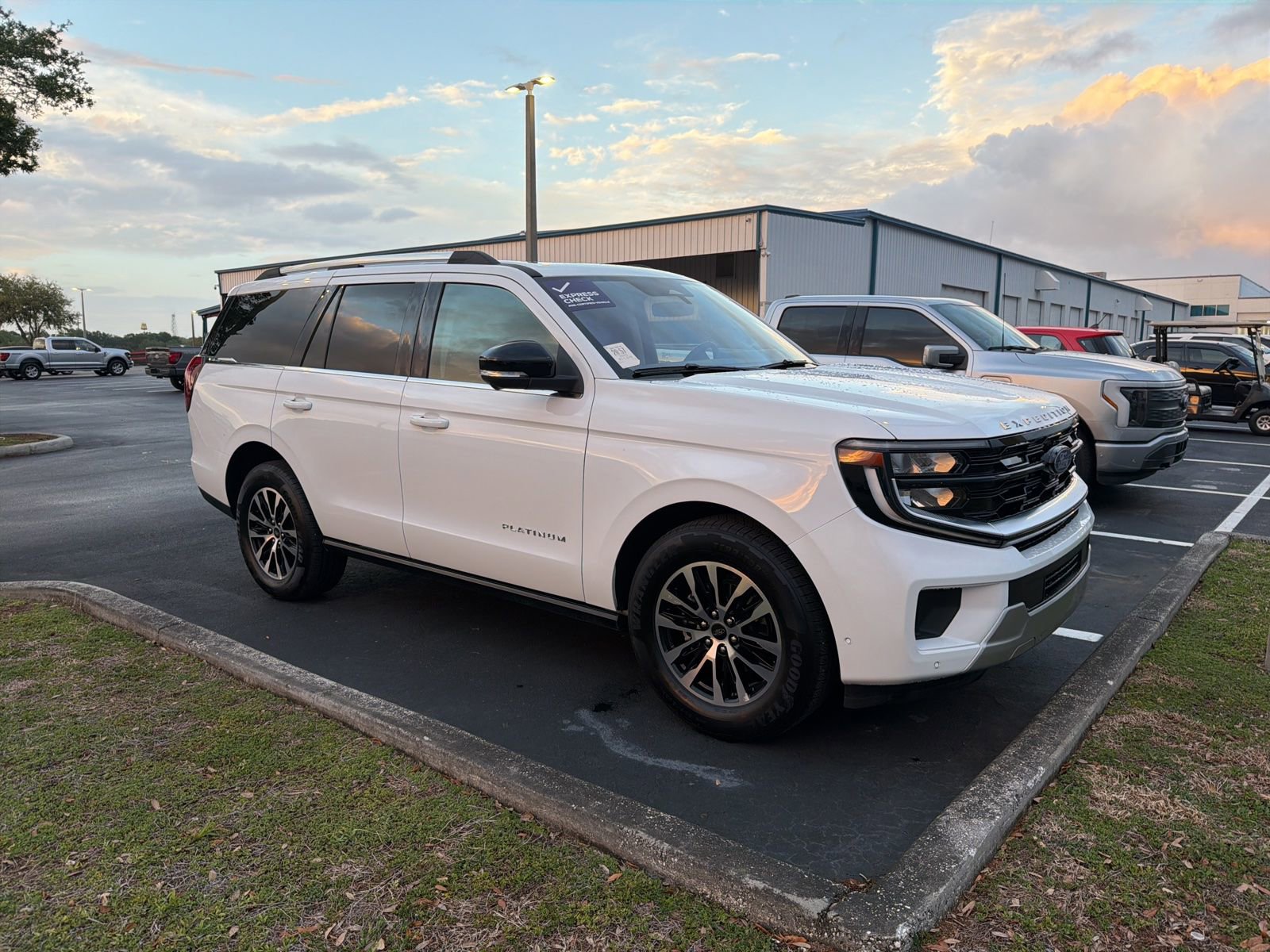 Certified 2025 Ford Expedition Platinum image 1