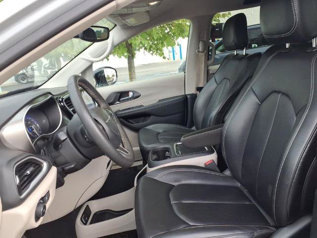 Used 2024 Chrysler Pacifica Touring-L FWD image 18