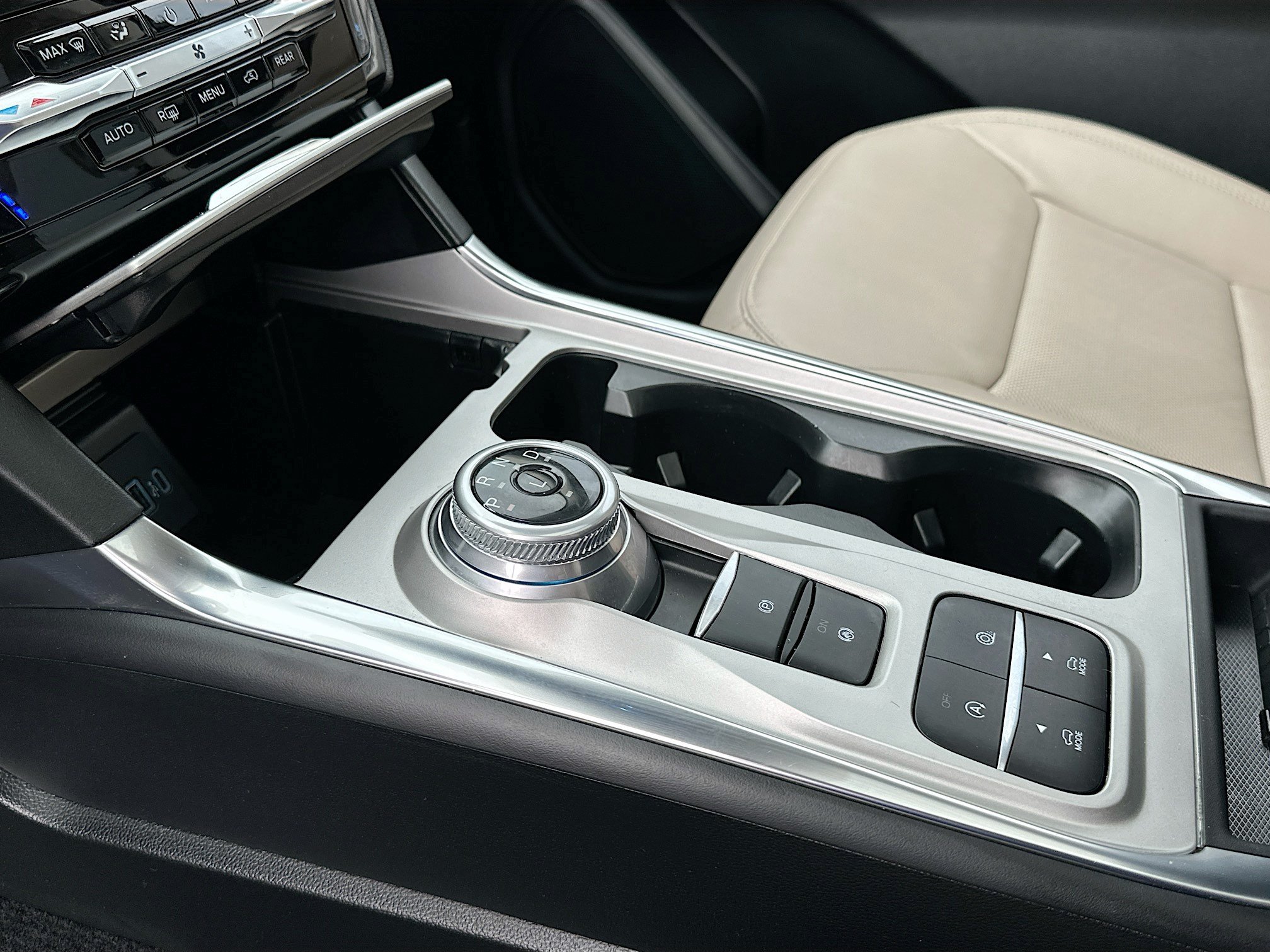 Certified 2023 Ford Explorer Limited w/ Limited Technology Package RWD image 17