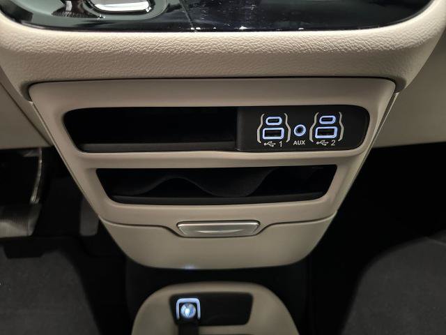 Used 2024 Chrysler Pacifica Touring-L FWD image 29