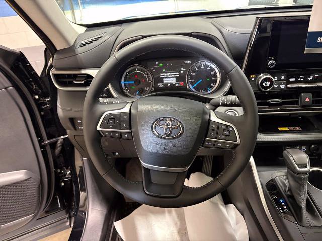 Used 2026 Toyota Highlander XLE AWD/4WD image 12