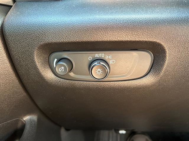Used 2022 Chevrolet Traverse LT FWD image 30