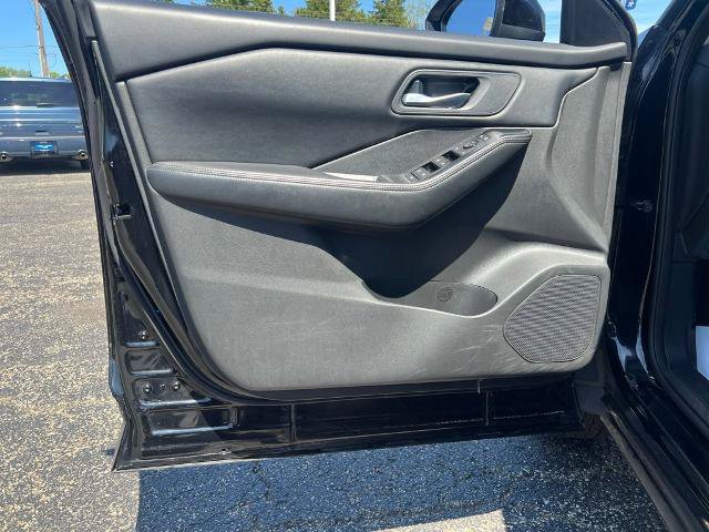 Used 2024 Nissan Rogue SV AWD/4WD image 10