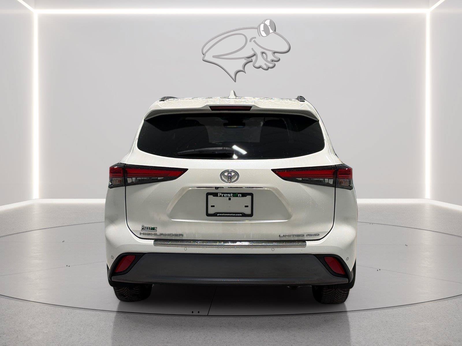 Used 2021 Toyota Highlander Limited AWD/4WD image 4