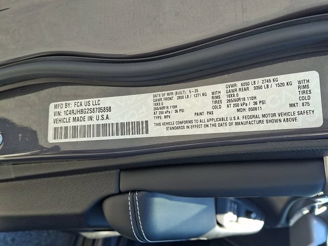 Used 2025 Jeep Grand Cherokee Limited AWD/4WD image 27