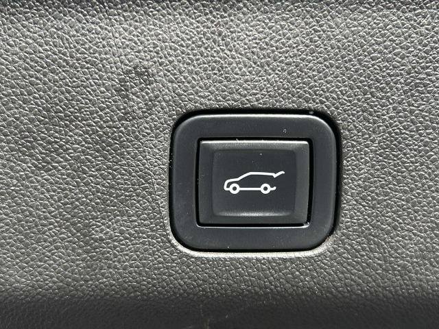 Used 2022 GMC Yukon XL Denali w/ Denali Premium Package AWD/4WD image 22