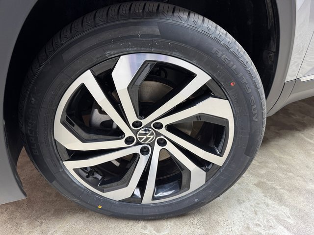 Used 2021 Volkswagen Atlas Cross Sport SEL Premium image 28