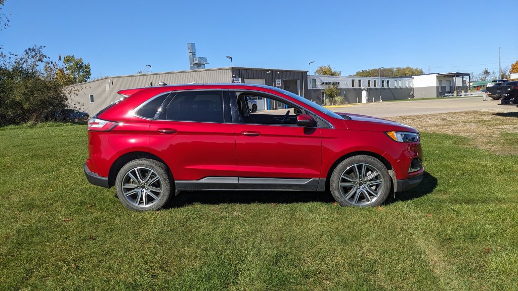 Certified 2024 Ford Edge Titanium AWD/4WD image 2