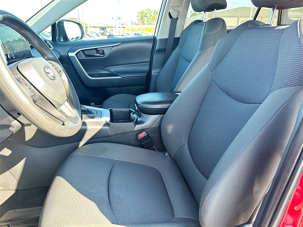 Used 2023 Toyota RAV4 LE image 9