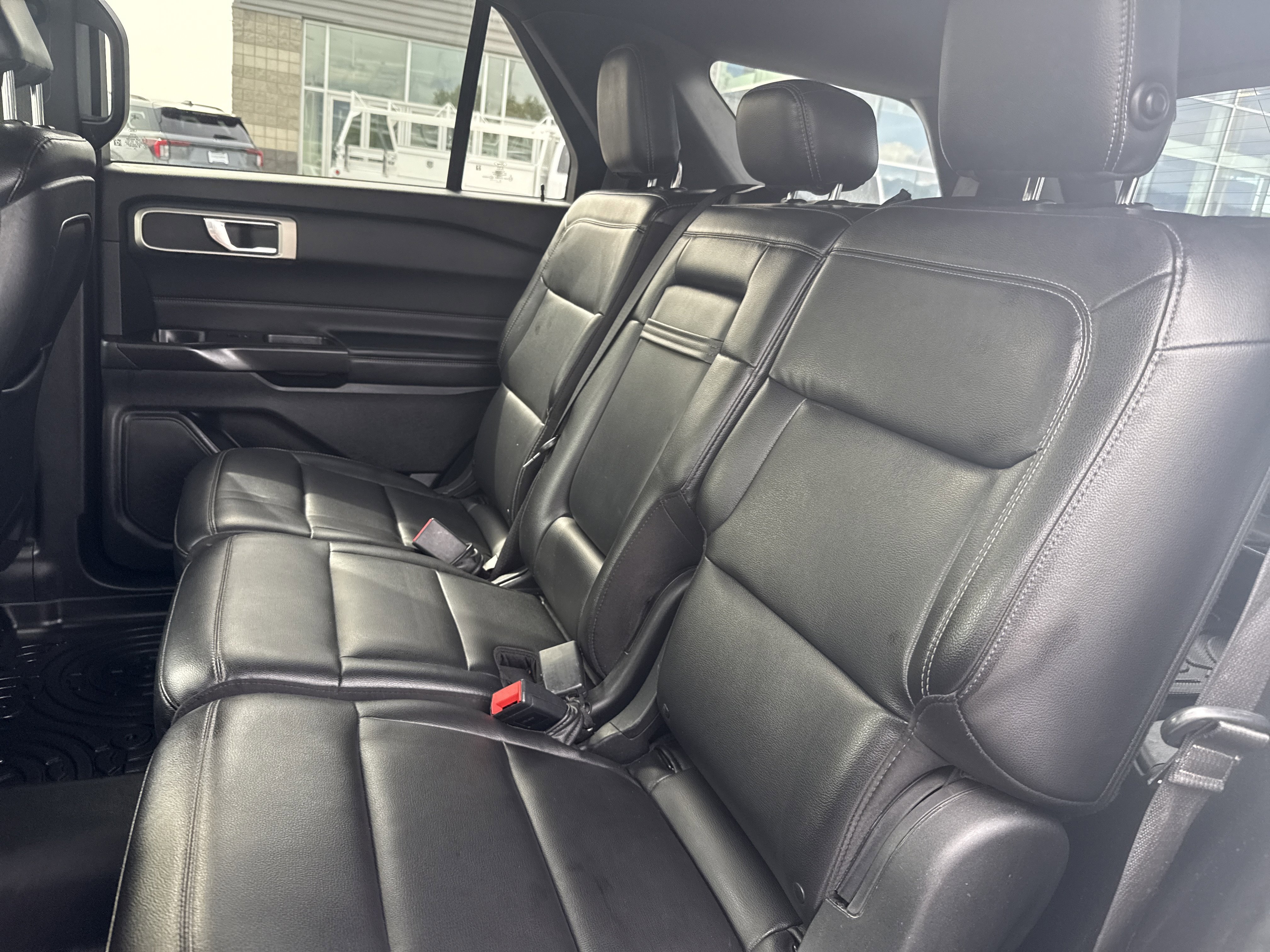 Certified 2020 Ford Explorer XLT w/ Equipment Group 202A AWD/4WD image 24