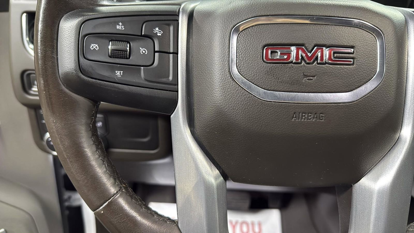 Used 2023 GMC Yukon XL SLT image 17